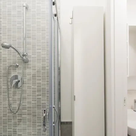 Guesthost - Belvedere White Flat *