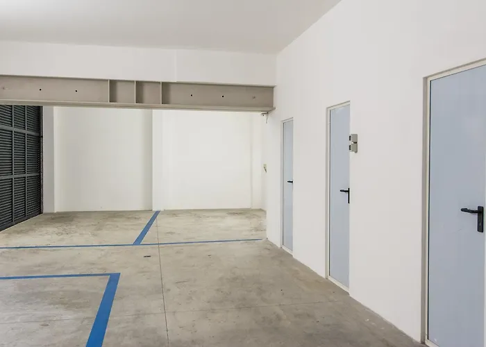 Guesthost - Belvedere White Flat Apartment *