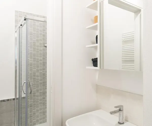 Belvedere White Flat Apartment *